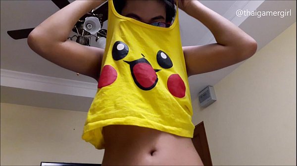Gadis Asia Di Webcam Bertanya “mau Diapain Kalau Ngentot?”, Lalu Telanjang Bulat