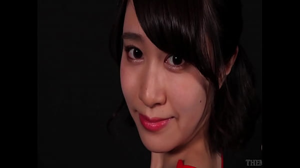 Gadis Seksi Dengan Payudara Menggoda Dalam Balutan Merah Menggoda Dengan Pose Nakal!