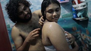 Ibu Tiri India Mandi Air Panas, Bikin Adik Kandungku Ngaceng.
