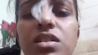 Cewek Tamil Sri Lanka Pamerin Tetek Sama Memeknya.