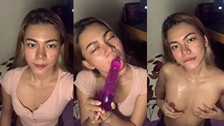 Ngencengin Dildo Ungu Sambil Ngiler Penuh Nafsu