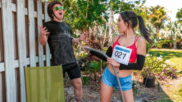 Nonton Maya Bijou Digembleng Pelatih Robby Echo, Peluh Bercucuran Di Sesi Latihan Marathon Yang Bikin Nafas Ngos-ngosan, Badan Pegel-pegel Tapi Nikmatnya Kebangetan.