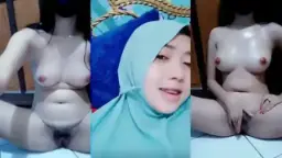 Ukhty Si Bebel Hijabnya Dibuka, Colmek Sambil Telanjang.