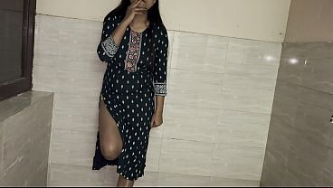 Devar Nyekap Bhabhi Lagi Ngerokok Sendiri, Tiap Hari Bhabhi Desi India Digenjot Memek Dan Pantatnya Sama Si Adik Ipar.