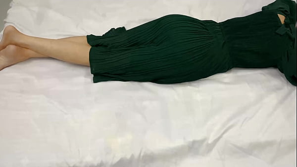 Saat Malam, Step Sisterku Yang Baru 18 Tahun Sendirian Di Kamar, Aku Masuk Dan Ngentot Memeknya Sampai Meraung.