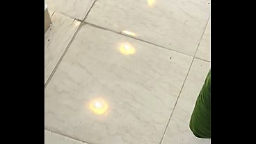 شرموطة مصرية نار، صاحبة البيت بتتناك من سباك وصاحبه، كلام هيج، صوت واضح، جسم يلبن