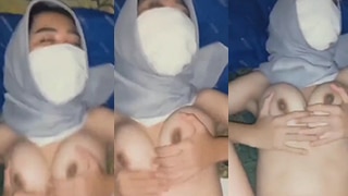 Hijab Putih Tembus Pandang Yang Bikin Bibir Basah Keringetan Digoyang Viral.