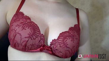 Bokep Jepang Montok Besar, Memeknya Penuh Air Mani.