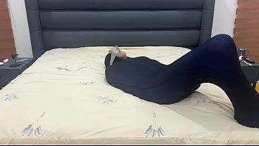 Budak Pencium Sepatu Terperangkap Dalam Penjara Pantyhose Dan Dipermalukan Dengan Kata-kata Mesum