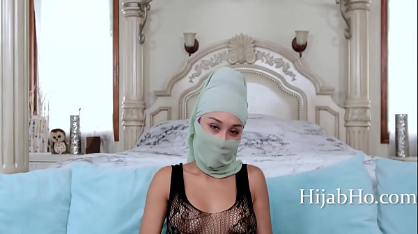 Ibu Tiri Berhijab Bikin Tenang – Cali Lee