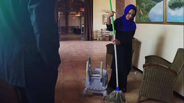 Bos Arab Kasih Thr Plus Extra Buat Tukang Sapu Miskin, Gantiinnya Pake Badan