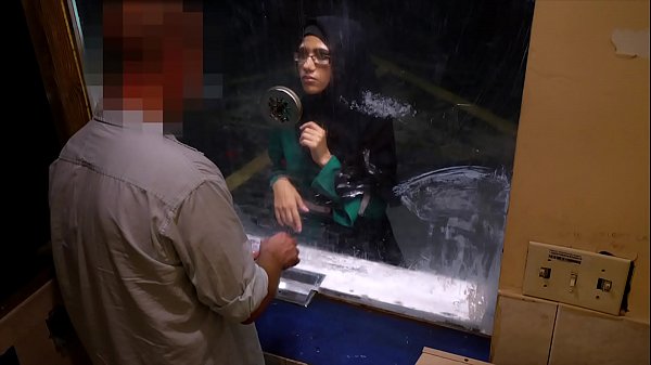Arab Dipermalukan – Cewek Arab Nekat Ngewe Demi Duit Di Motel Becek