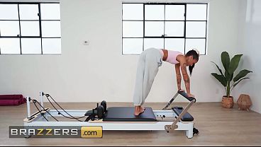 Brazzers – Ryan Reid Ngentot Keras Sama Victor Ray, Memek Sempitnya Diobok-obok Sampai Muncrat