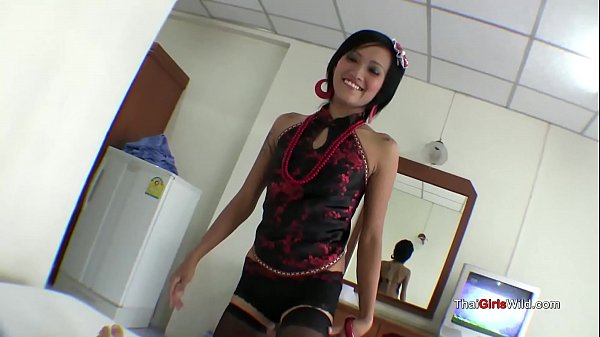 Jalan-jalan Ke Thailand, Dapet Ciuman Dari Pelacur Seksi Bikin Merinding Nikmatnya.