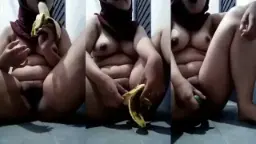 Barbielala Pamer Tetek Sambil Colmek Pake Timun Sama Pisang