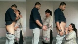 Istri Selingkuh Ngeblow Kekasih Gelapnya Di Luar Rumah, Bikin Malu Tetangga.