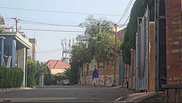 Mom Arab Nyolong Memek Di Luar Rumah Deket Jalan, Bikin Sange