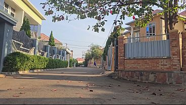 Mom Arab Ngocalin Memek Di Luar Rumah Dekat Jalan, Bikin Heboh