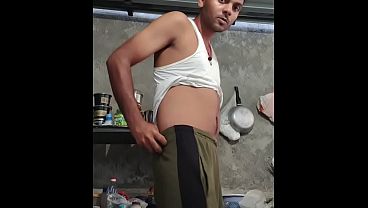 Bocah Sendirian Lagi Tegang Total Hari Ini, Joget Lucu Tanpa Busana – Tonton Penuh