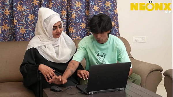 Hijab Cewek Ketahuan Kakak Tiri Pas Lagi Colmek